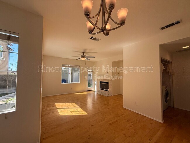 Foto del edificio - 238 E Pleasant Valley Rd