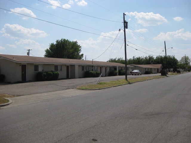 Primary Photo - Sundance Apartments