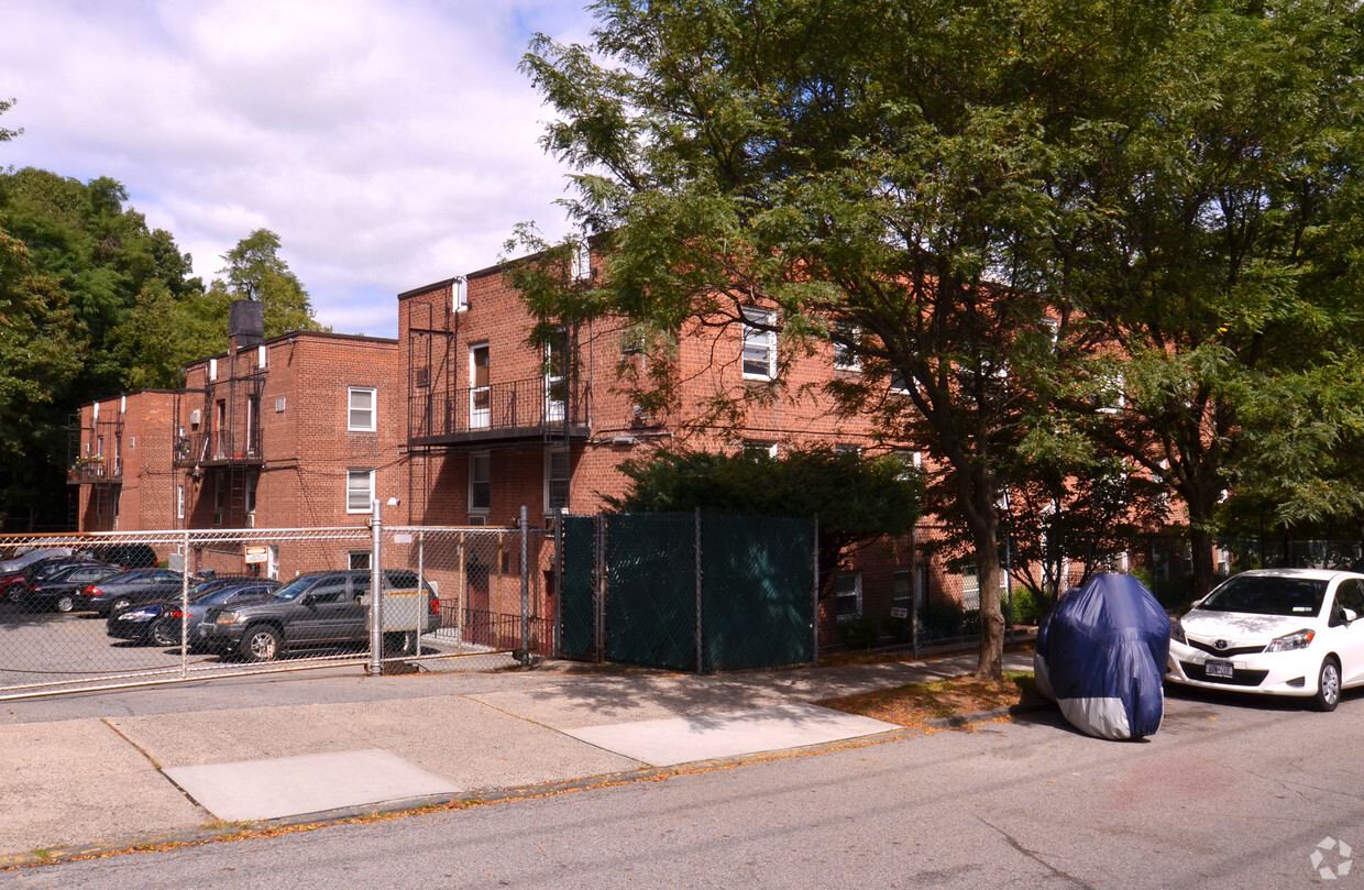 Building Photo - Riverdale Commons Litigated