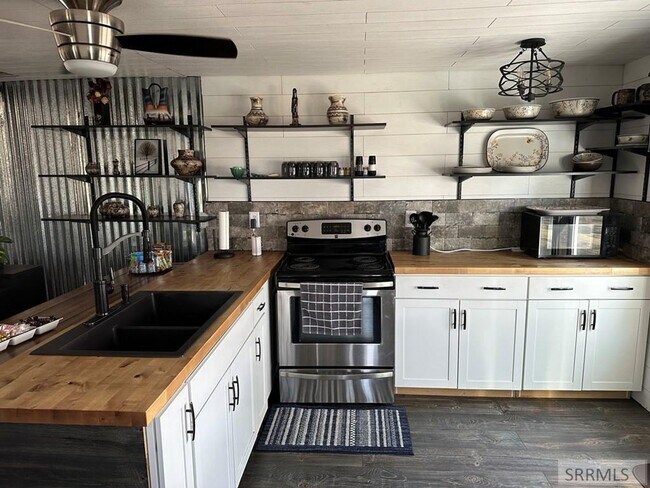 Foto del edificio - 3 Bed 1 Bath Country home.