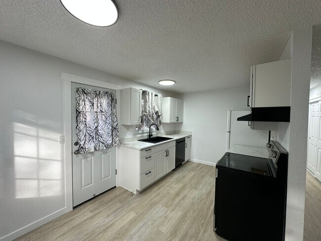 Foto del edificio - 215 Ridgemont Dr