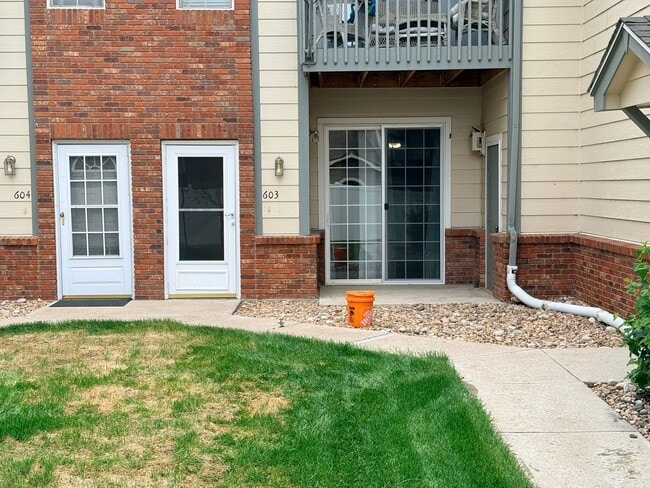 Building Photo - Updated 2-Bedroom Condo with Attached Garage and Pool Access