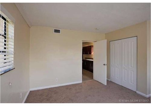 Building Photo - 4644 SW 31st Dr