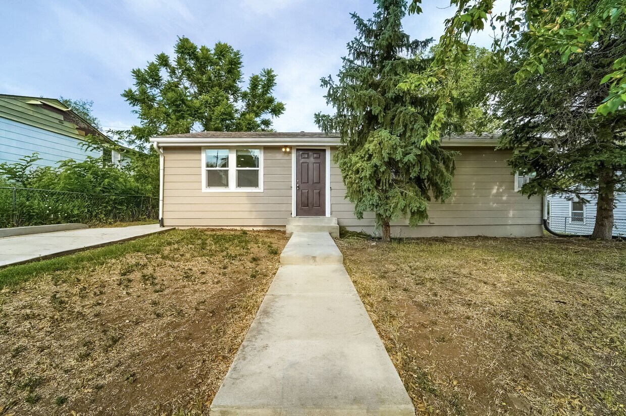 Primary Photo - Three Bedrooms just west of Denver.