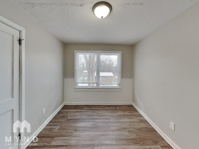 Building Photo - 1825 Oakmont Dr NW