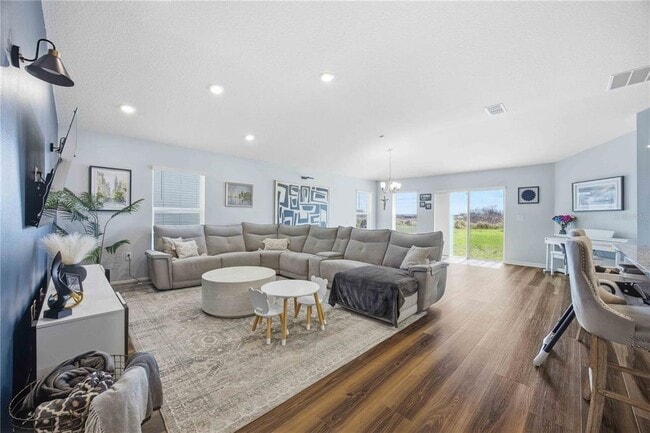 Foto del edificio - 522 Summer Grv Ln