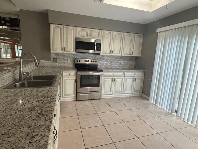 Foto del edificio - 8706 Belle Glen Dr