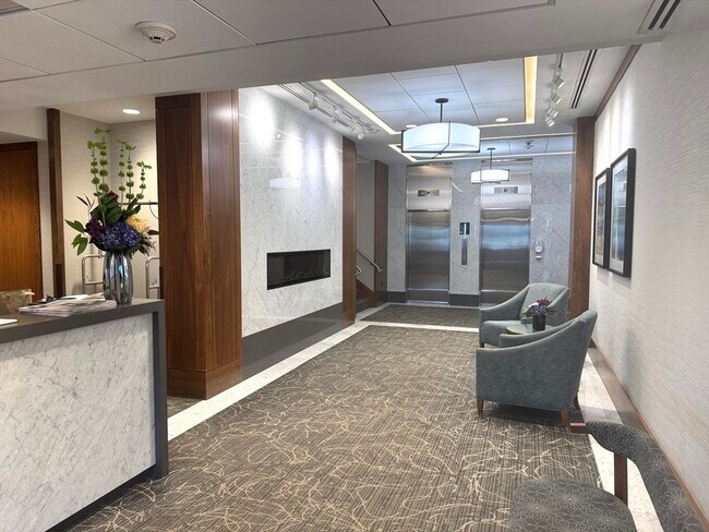 Foto del edificio - 8 Whittier Pl