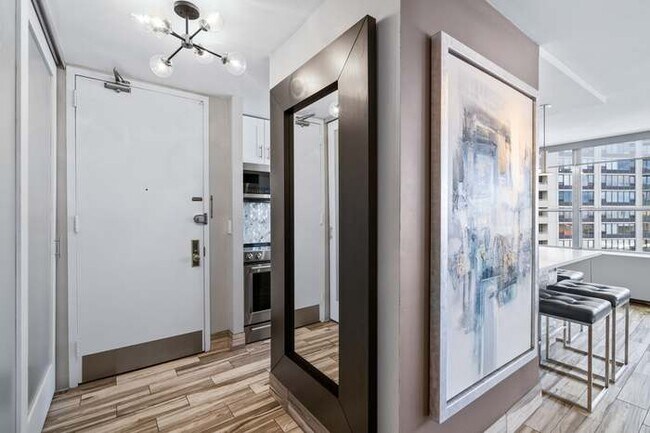 Foto del edificio - 655 W Irving Park Rd