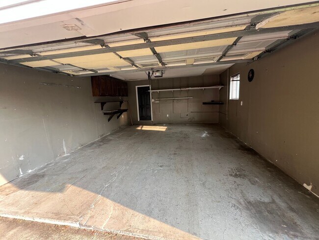 Foto del edificio - Move in Ready! $1,000 security deposit!
