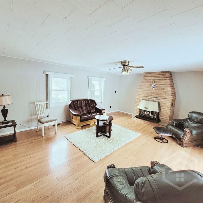 Photo du bâtiment - 2-Bedroom Country Home near Burgessville and Norwich!!