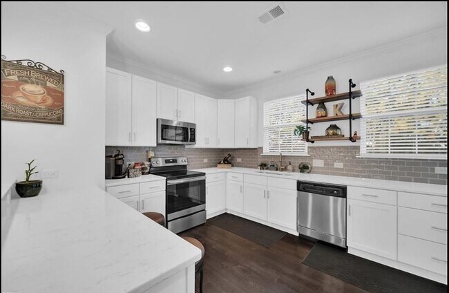Building Photo - 1640 Perla Dr