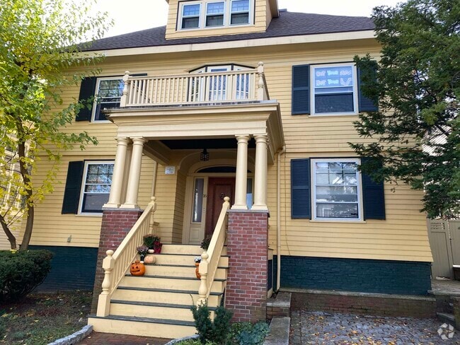 Building Photo - 16 Westwood Rd