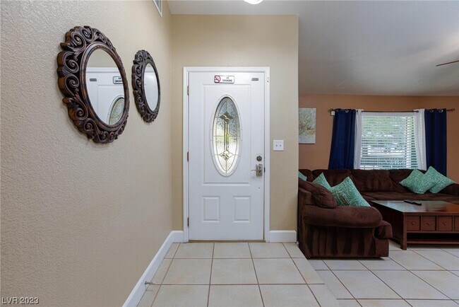 Foto del edificio - 628 Greenway Rd