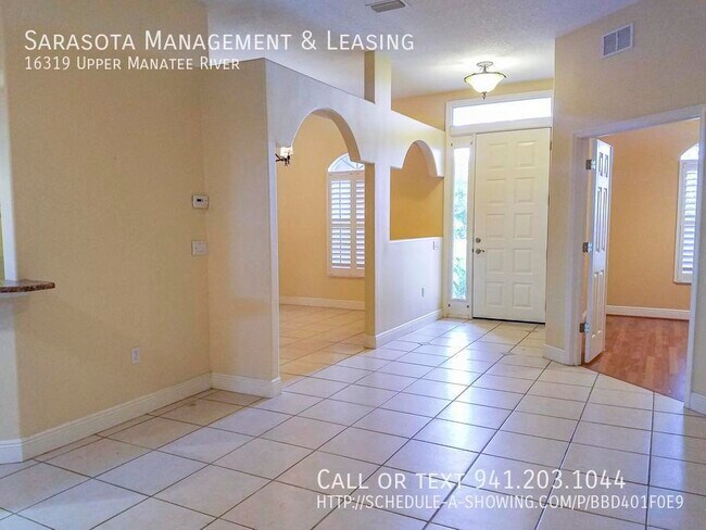 Building Photo - Country living close to Lakewood Ranch!
