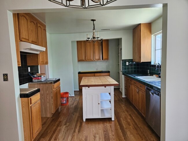 kitchen - 2754 Thurman Ave