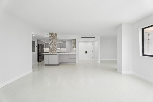 Building Photo - 650 Ocean Dr