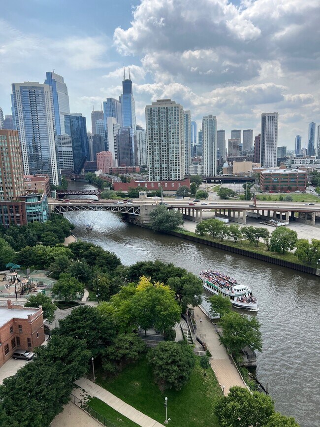 Foto del edificio - 700 N Larrabee St