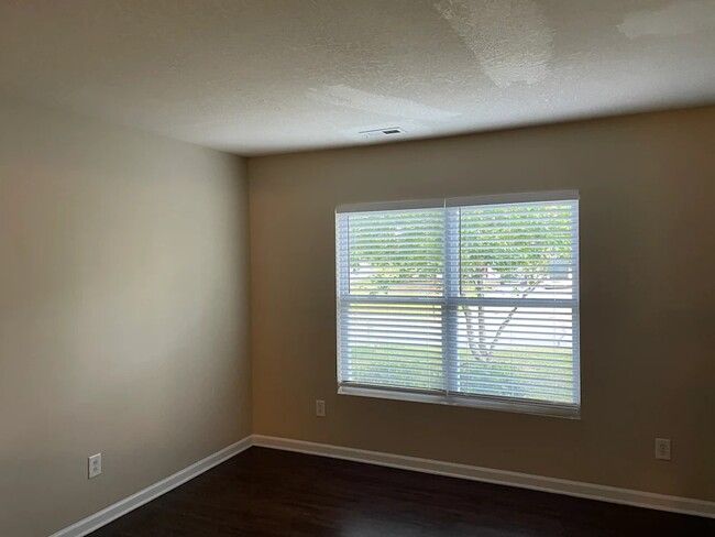 Building Photo - 1645 Red Bird Cir SE