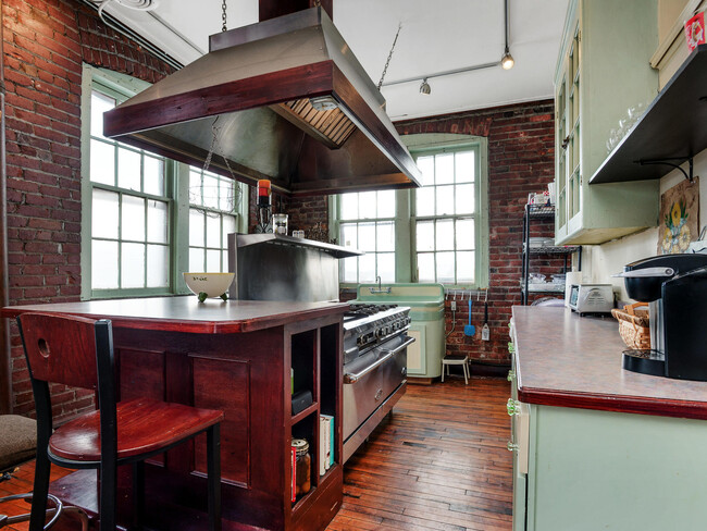 Building Photo - 274 E Lafayette St