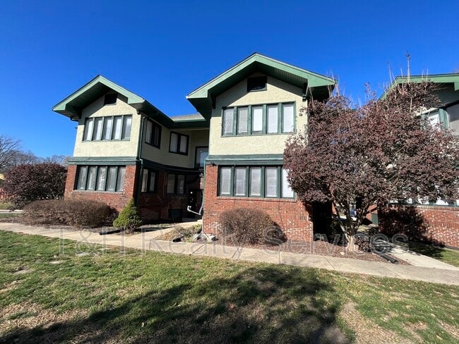Building Photo - 3504 E Fall Creek Pkwy N Dr