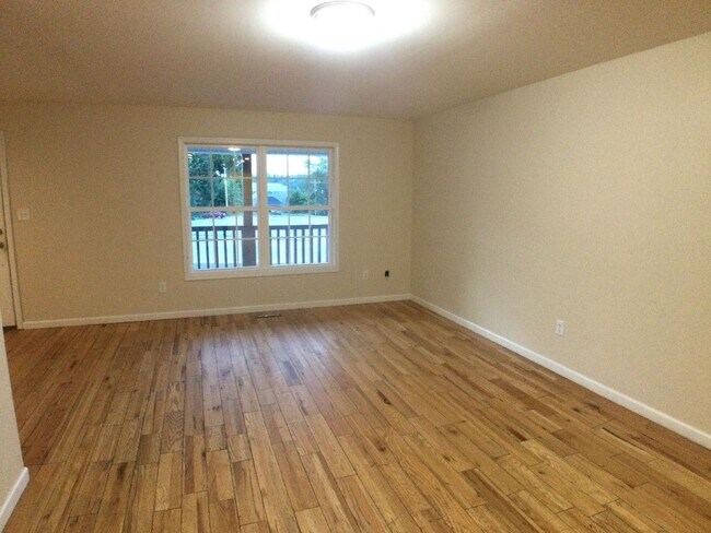 Foto del edificio - Radford, 5 BR / 5 BA, Available July 14th