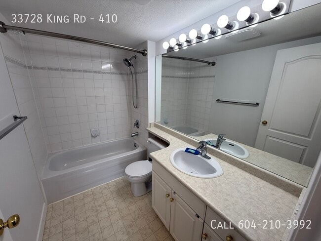 Building Photo - Bright & Spacious Corner Condo