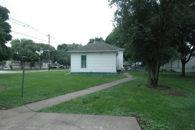 Building Photo - 347 N 3rd St