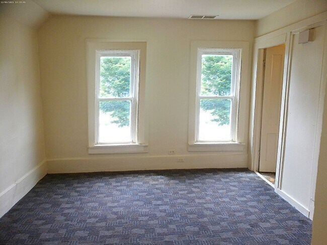 Building Photo - 715 S Beech St