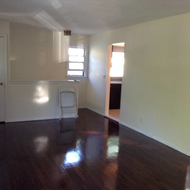 Building Photo - 30 Penn Ave