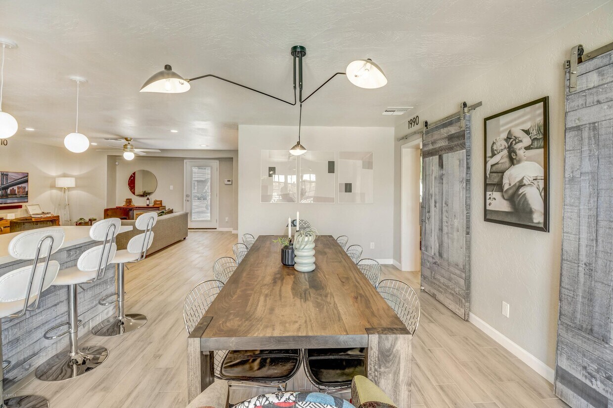 Foto principal - 8652 E Cambridge Ave