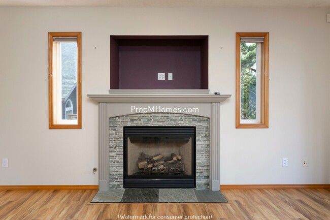 Building Photo - Three Bedroom Tigard Home On A Private Cul...