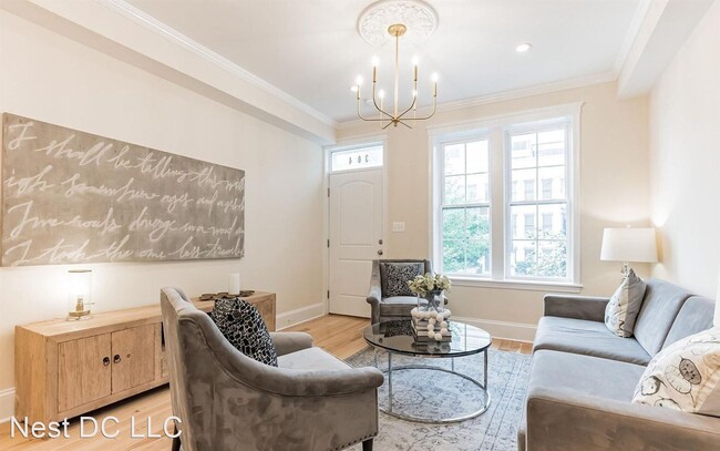 Building Photo - 4 br, 2.5 bath House - 304 L St SE
