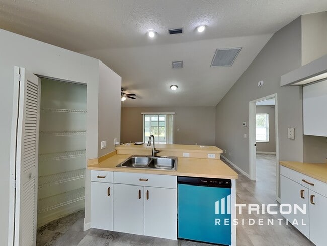 Foto del edificio - 6504 64th Ln E