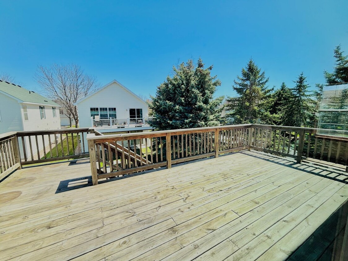 Primary Photo - Rare Detached 4bed Townhome in Prime Shako...