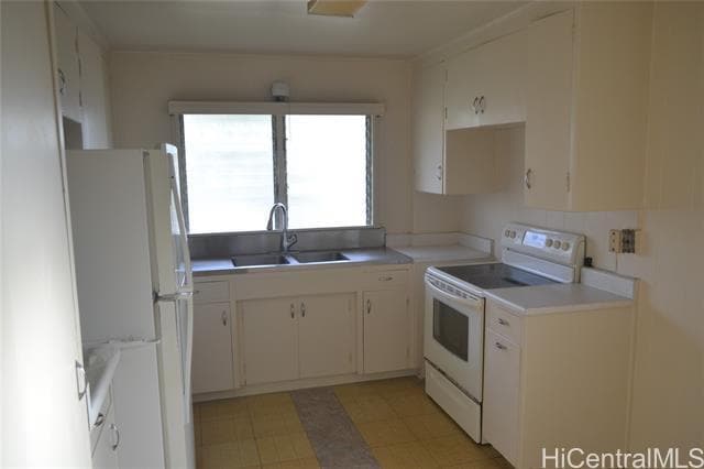 Building Photo - 3238 Makini St