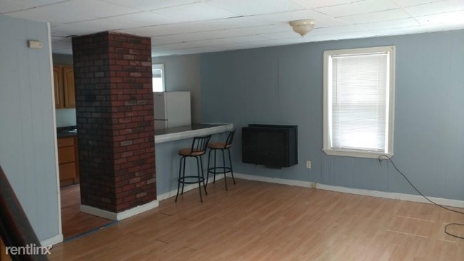 Building Photo - 151 Bay St