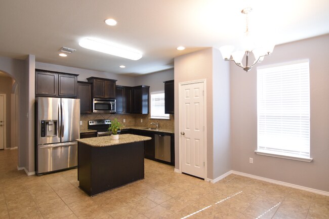 Foto del edificio - 1234 Fawn Lily Dr
