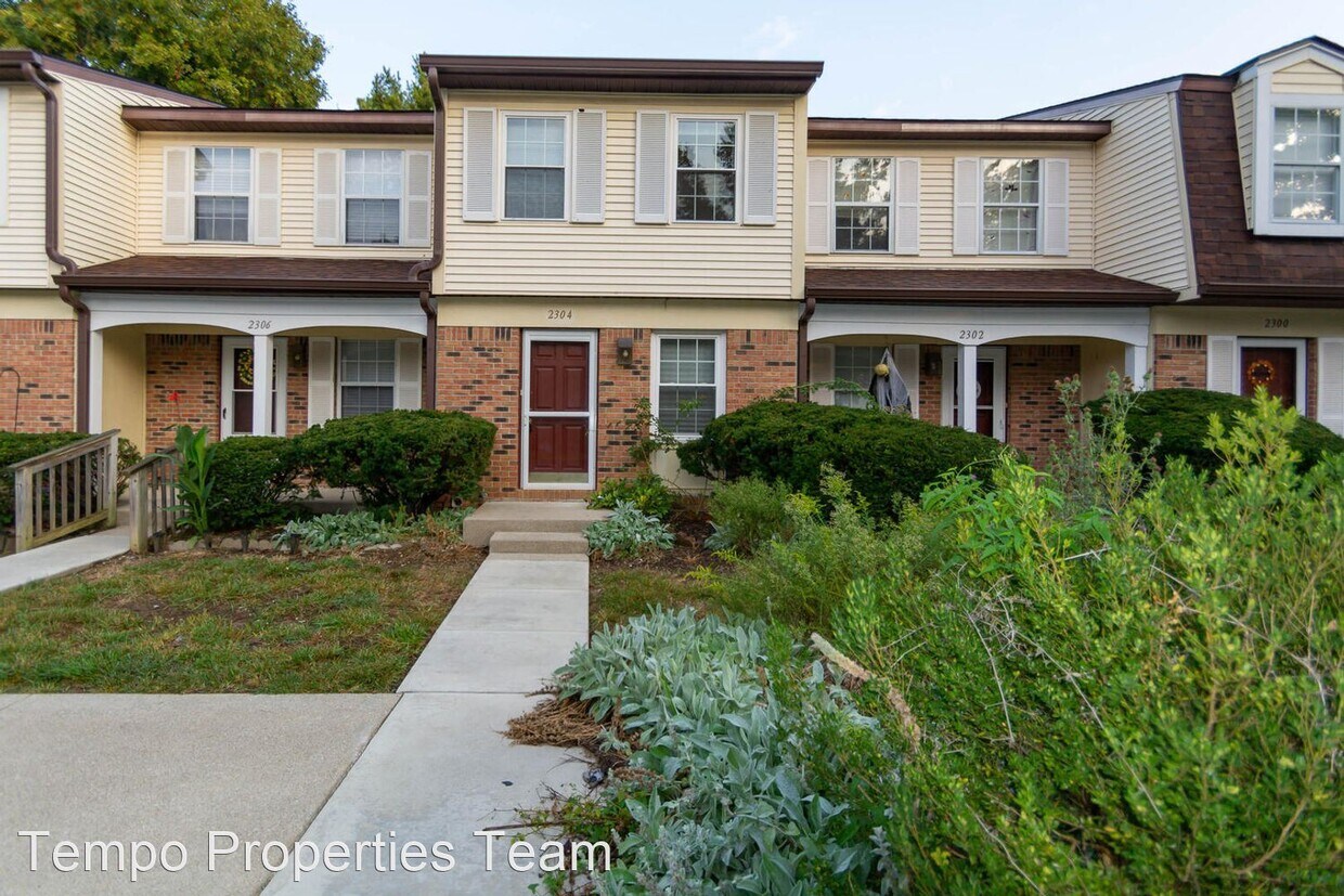 2 br, 1.5 bath House 2304 S Burberry Ln House for Rent in