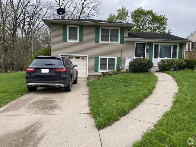 Building Photo - 2501 Clearview Dr