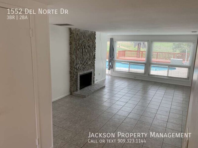 Building Photo - Spacious home with pool and golf course vi...