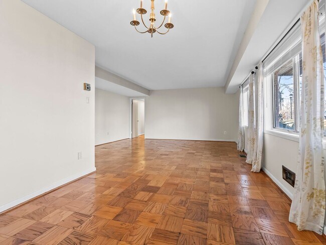 Foto del edificio - Commuter’s Dream! Large 2BR/2BA Condo Steps from Metro – All Utilities Included!