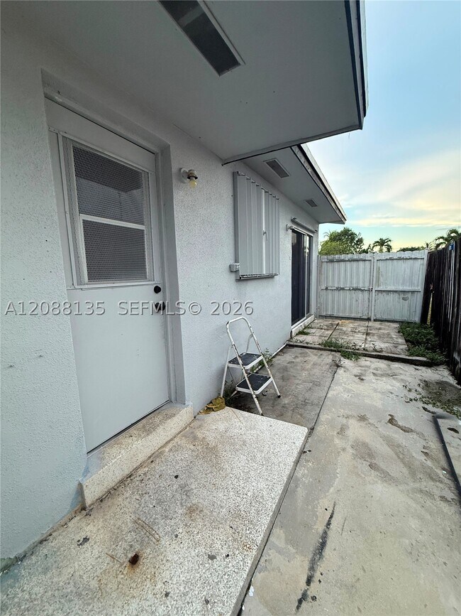 Foto del edificio - 5709 SW 36th Ct