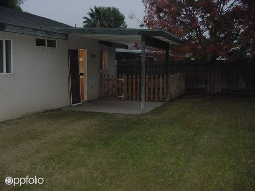 Building Photo - 727 W Parkway Dr