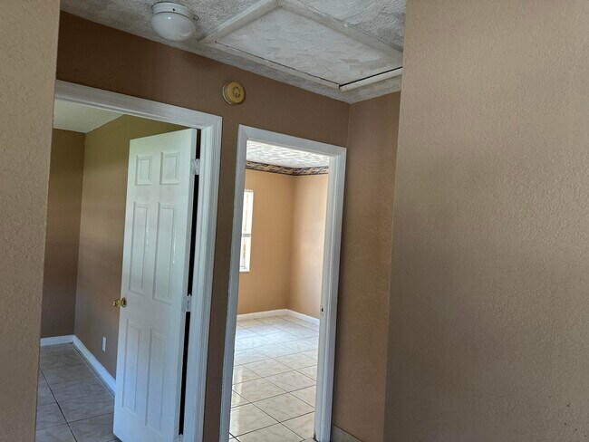 Foto del edificio - 6214 Wauconda Way W