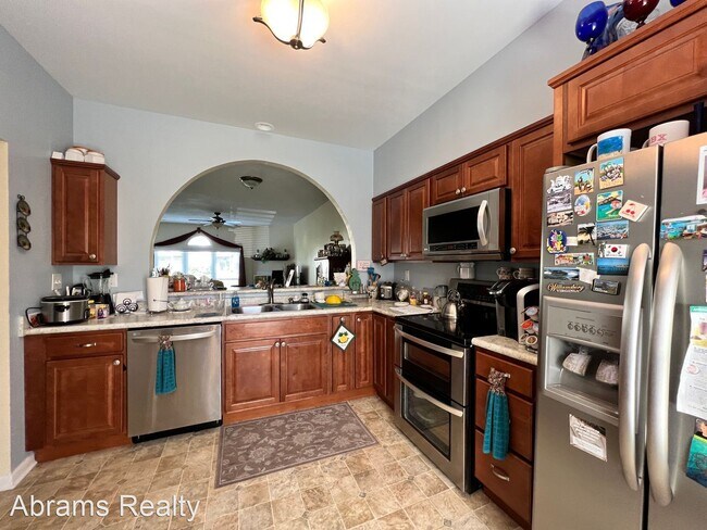 Building Photo - 2 br, 2 bath House - 515 E. Lake Circle