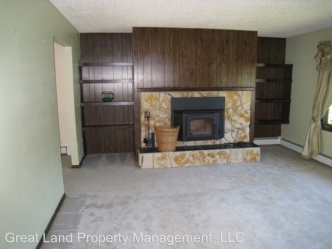 Building Photo - 3 br, 1.5 bath House - 17111 Meadow Creek