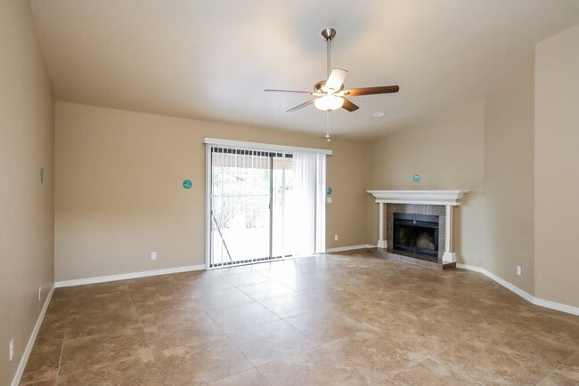 Building Photo - 921 S Val Vista Dr