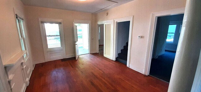 Building Photo - 504 S Aurora St