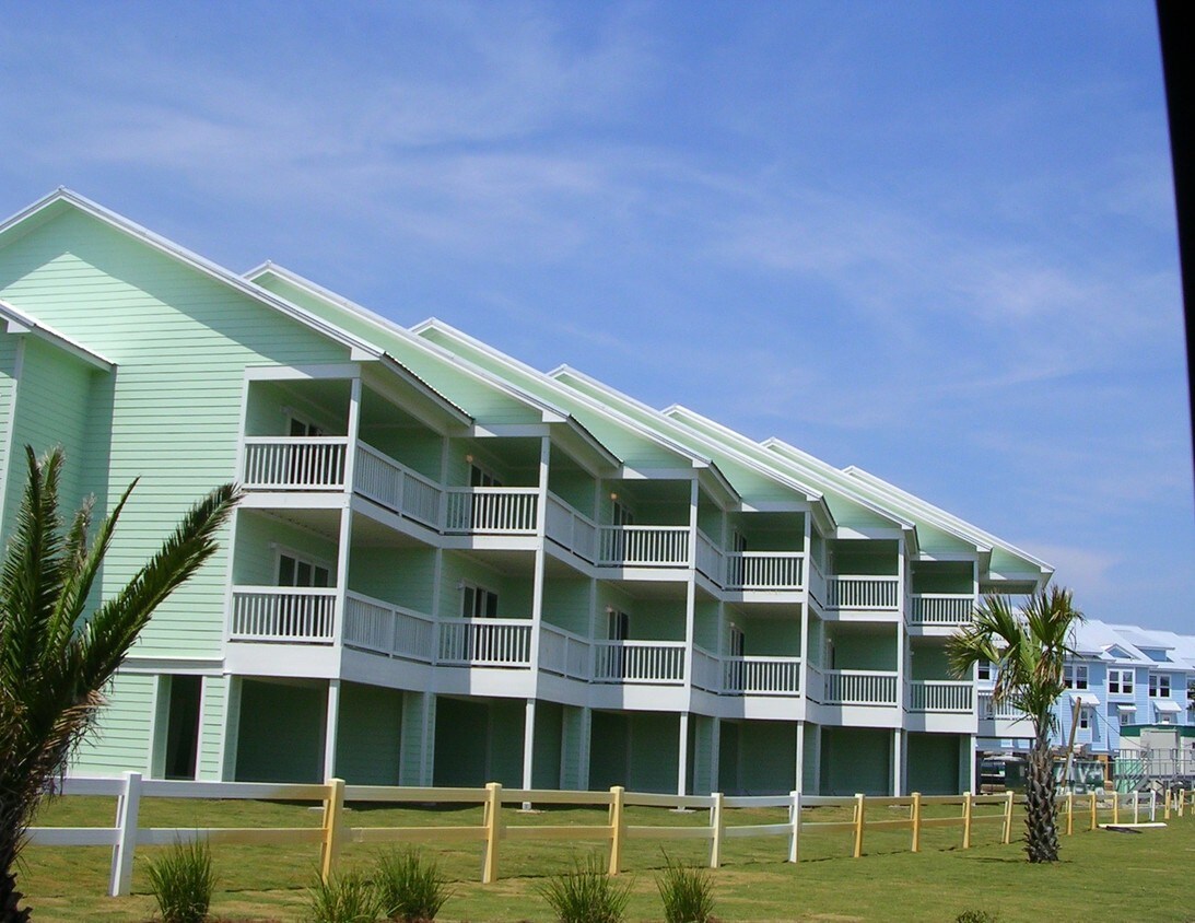 Foto principal - 15956 Innerarity Point Rd